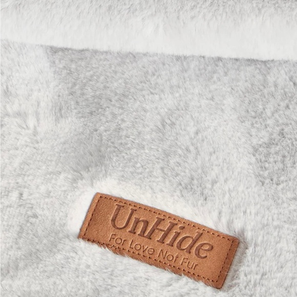 Silver Unhide blanket - Picture 2 of 3